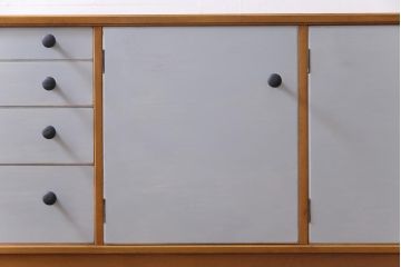 ヴィンテージ家具　イギリスビンテージ　北欧テイストなペイントサイドボード(収納棚)