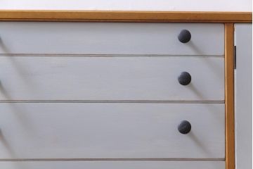 ヴィンテージ家具　イギリスビンテージ　北欧テイストなペイントサイドボード(収納棚)