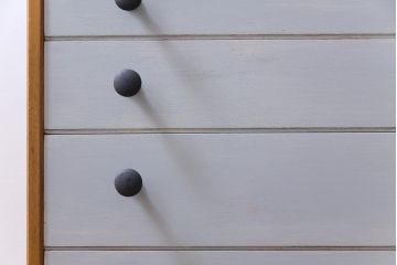 ヴィンテージ家具　イギリスビンテージ　北欧テイストなペイントサイドボード(収納棚)