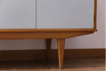 ヴィンテージ家具　イギリスビンテージ　北欧テイストなペイントサイドボード(収納棚)