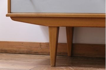ヴィンテージ家具　イギリスビンテージ　北欧テイストなペイントサイドボード(収納棚)