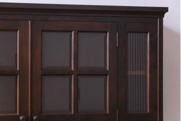 当店リメイク　北海道民芸家具　モールガラス入り　クラシカルな脚付サイドボード(キャビネット、収納棚)