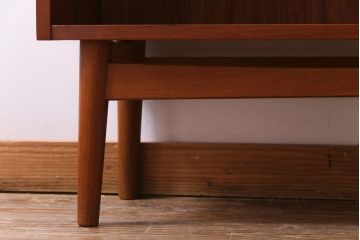 ヴィンテージ家具　北欧ビンテージ　デンマーク　おしゃれに使える台形型ブックシェルフ(本棚、ラック)