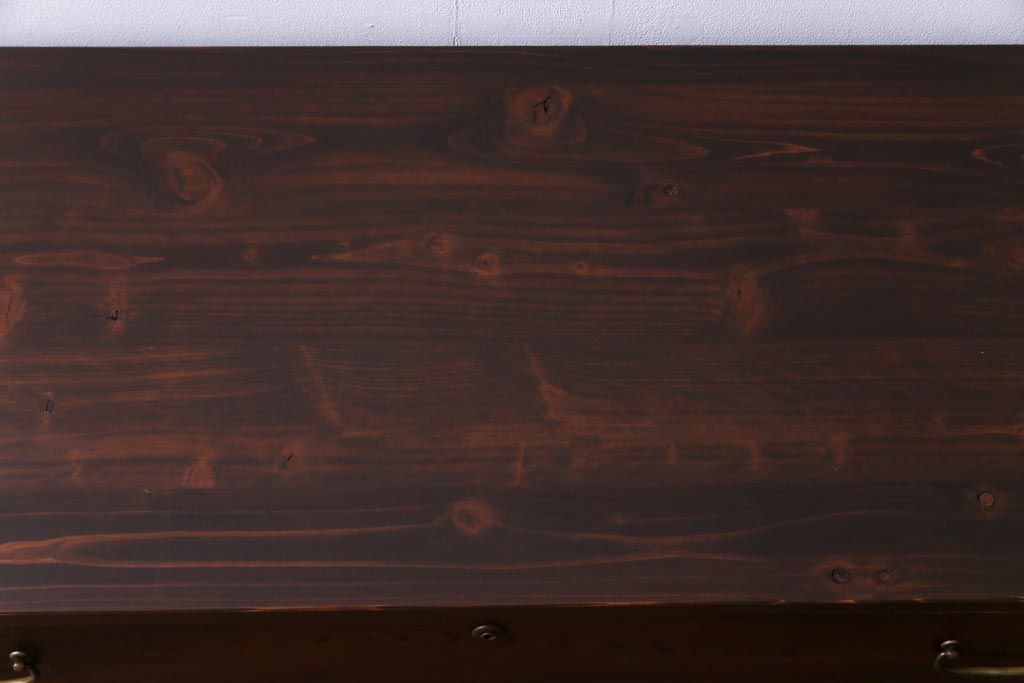 アンティーク家具　鉄脚リメイク　前面ケヤキ材　味わいのある杢目を楽しめる箪笥ローボード(リビングボード、チェスト)