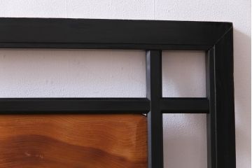 和製アンティーク　屋久杉無垢材　枠漆塗り　個性的で存在感のある欄間(明り取り)(1)