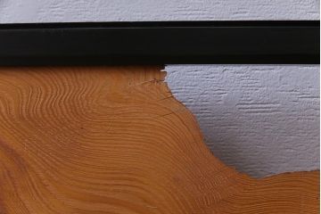 和製アンティーク　屋久杉無垢材　枠漆塗り　個性的で存在感のある欄間(明り取り)(2)