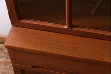 ヴィンテージ家具　ビンテージ　北欧風　チーク材　パーケット(寄せ木)の扉がおしゃれなキャビネット(食器棚、本棚)