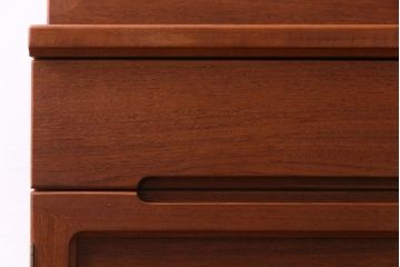 ヴィンテージ家具　ビンテージ　北欧風　チーク材　パーケット(寄せ木)の扉がおしゃれなキャビネット(食器棚、本棚)