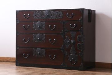 アンティーク家具　和製アンティーク　木地呂塗り　前面ケヤキ材　漆塗りが美しい菊唐草金具の仙台箪笥(野郎箪笥、衣装箪笥)