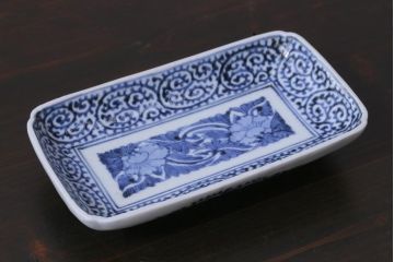 古民具・骨董　江戸期　古伊万里　冨貴長春　蛸唐草文長皿(和食器)(1)