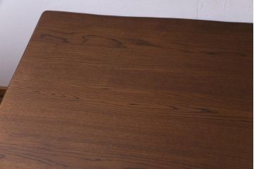 中古　輸入家具　ベルギー製　どっしりとした重厚感のあるオーク材の6人掛けダイニングテーブル(机)(定価約24万円)