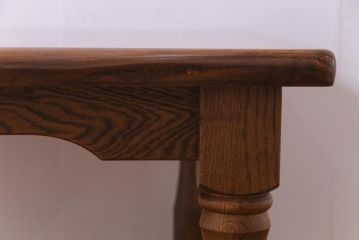 中古　輸入家具　ベルギー製　どっしりとした重厚感のあるオーク材の6人掛けダイニングテーブル(机)(定価約24万円)