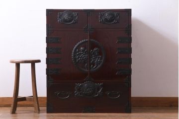 中古　民芸家具　漆塗り　ケヤキ材　上質な仕上がりで気品漂う国産の整理箪笥(和タンス)