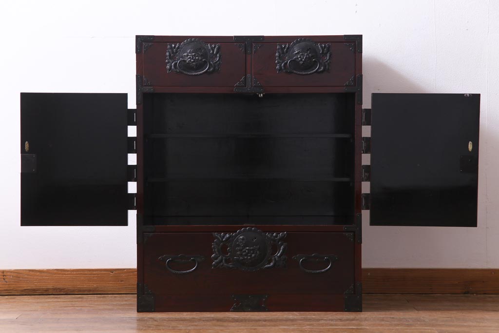 中古　民芸家具　漆塗り　ケヤキ材　上質な仕上がりで気品漂う国産の整理箪笥(和タンス)