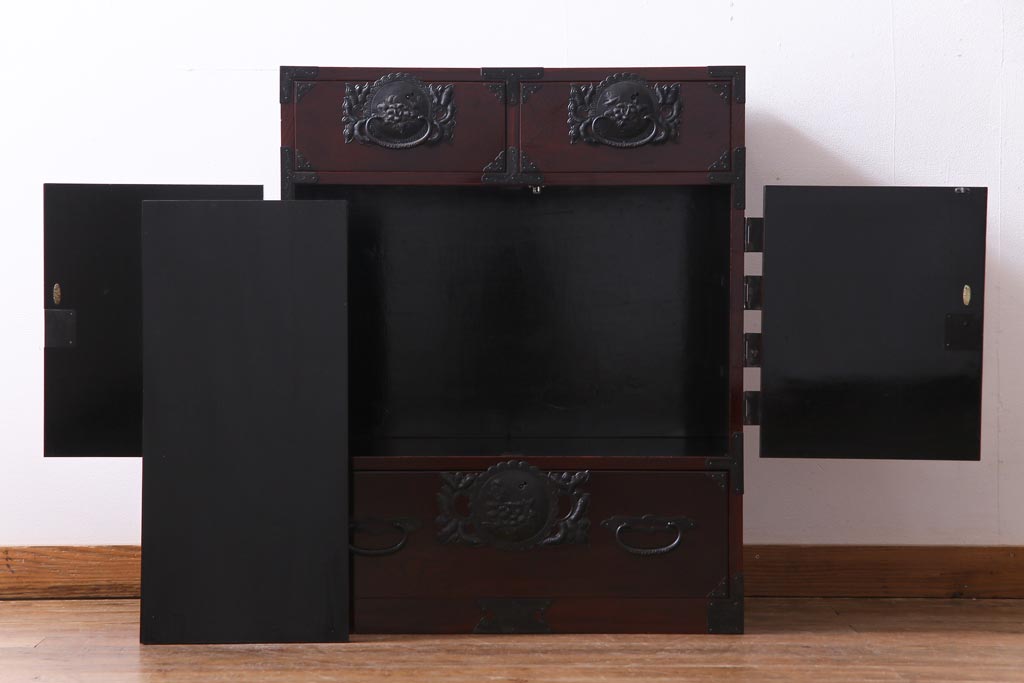 中古　民芸家具　漆塗り　ケヤキ材　上質な仕上がりで気品漂う国産の整理箪笥(和タンス)