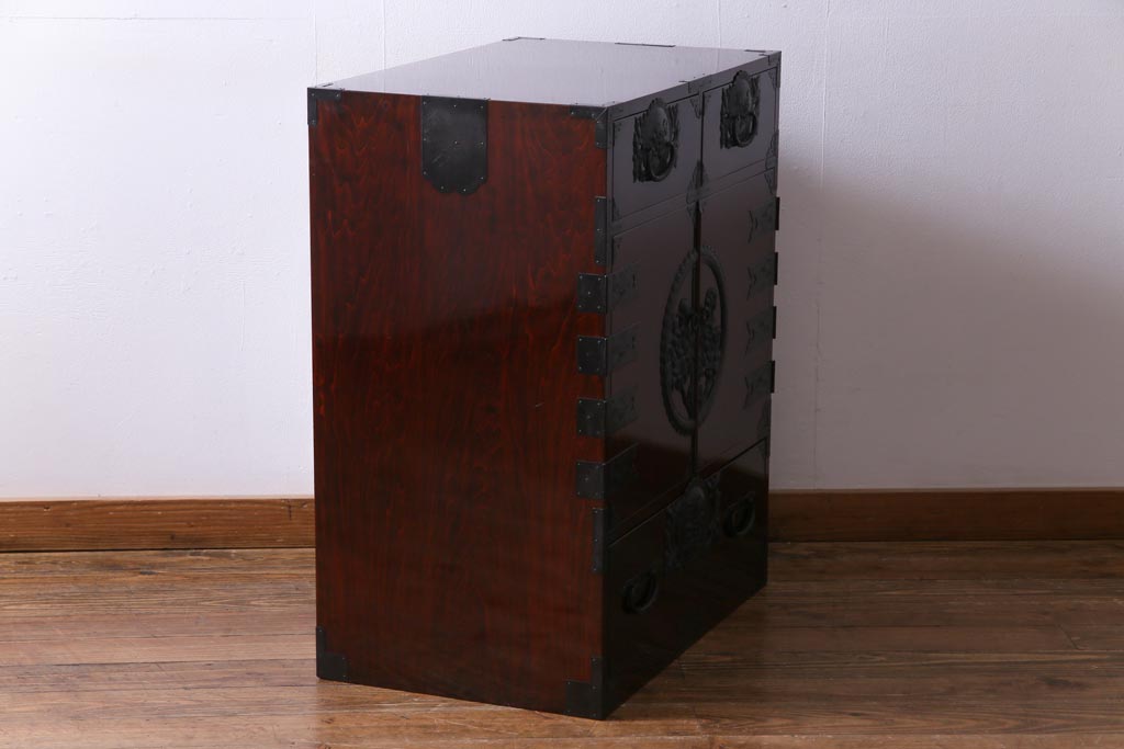 中古　民芸家具　漆塗り　ケヤキ材　上質な仕上がりで気品漂う国産の整理箪笥(和タンス)