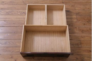 中古　民芸家具　漆塗り　ケヤキ材　上質な仕上がりで気品漂う国産の整理箪笥(和タンス)