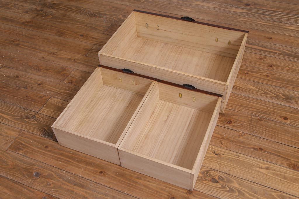 中古　民芸家具　漆塗り　ケヤキ材　上質な仕上がりで気品漂う国産の整理箪笥(和タンス)