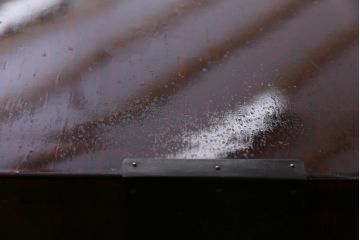 中古　民芸家具　漆塗り　ケヤキ材　上質な仕上がりで気品漂う国産の整理箪笥(和タンス)