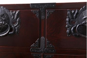 中古　民芸家具　漆塗り　ケヤキ材　上質な仕上がりで気品漂う国産の整理箪笥(和タンス)