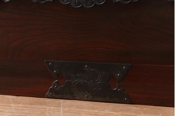 中古　民芸家具　漆塗り　ケヤキ材　上質な仕上がりで気品漂う国産の整理箪笥(和タンス)