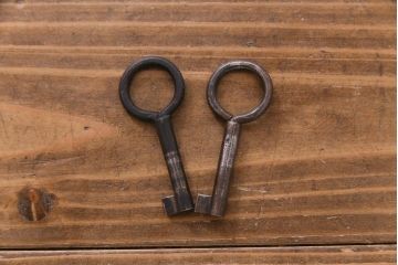 中古　民芸家具　漆塗り　ケヤキ材　上質な仕上がりで気品漂う国産の整理箪笥(和タンス)