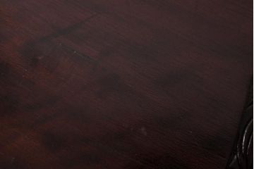 アンティーク家具　イギリスアンティーク　マホガニー材　レリーフなどの凝った意匠が目を引くセンターテーブル(ローテーブル)