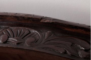 アンティーク家具　イギリスアンティーク　マホガニー材　レリーフなどの凝った意匠が目を引くセンターテーブル(ローテーブル)