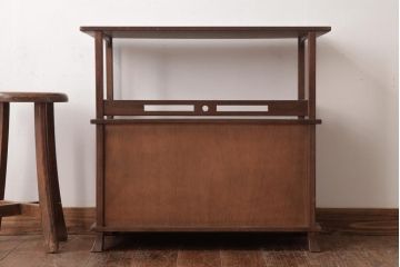 中古　指物家具　桑材　落ち着いた和の雰囲気が漂う上品な茶棚(飾り棚)