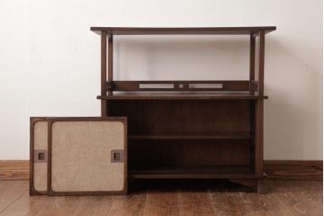 中古　指物家具　桑材　落ち着いた和の雰囲気が漂う上品な茶棚(飾り棚)