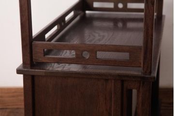 中古　指物家具　桑材　落ち着いた和の雰囲気が漂う上品な茶棚(飾り棚)