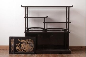 中古　森下弘堂　沈金　対の鳳凰が視線を惹きつける輪島塗の茶棚(飾り棚、飾棚)
