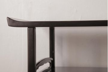 中古　森下弘堂　沈金　対の鳳凰が視線を惹きつける輪島塗の茶棚(飾り棚、飾棚)
