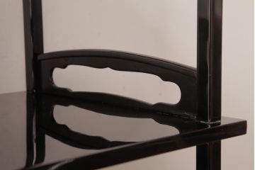 中古　森下弘堂　沈金　対の鳳凰が視線を惹きつける輪島塗の茶棚(飾り棚、飾棚)