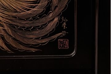 中古　森下弘堂　沈金　対の鳳凰が視線を惹きつける輪島塗の茶棚(飾り棚、飾棚)