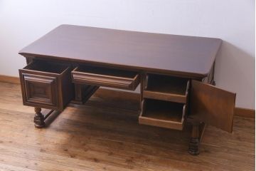 中古　輸入家具　オーク材　背面まで意匠が凝らされたベルギー製の高級ワークデスク、在宅ワーク、在宅用(両袖机)(定価約46万円)