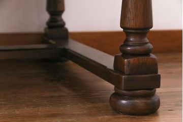 中古　輸入家具　オーク材　背面まで意匠が凝らされたベルギー製の高級ワークデスク、在宅ワーク、在宅用(両袖机)(定価約46万円)