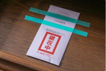 中古　輸入家具　オーク材　背面まで意匠が凝らされたベルギー製の高級ワークデスク、在宅ワーク、在宅用(両袖机)(定価約46万円)