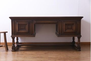 中古　輸入家具　オーク材　背面まで意匠が凝らされたベルギー製の高級ワークデスク、在宅ワーク、在宅用(両袖机)(定価約46万円)