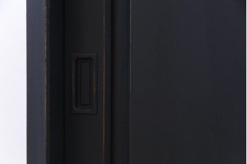 中古　北海道民芸家具リメイク　モールガラス入りのシックなペイント食器棚(収納棚)(定価約41万円)