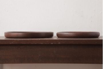 和製アンティーク　ケヤキ材　古い味わいのある刳り貫き盆・大小セット(丸盆)