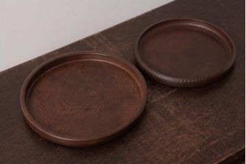 和製アンティーク　ケヤキ材　古い味わいのある刳り貫き盆・大小セット(丸盆)