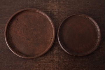 和製アンティーク　ケヤキ材　古い味わいのある刳り貫き盆・大小セット(丸盆)