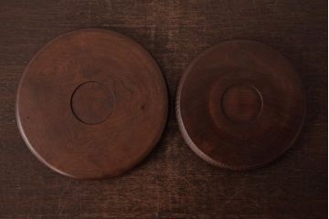 和製アンティーク　ケヤキ材　古い味わいのある刳り貫き盆・大小セット(丸盆)