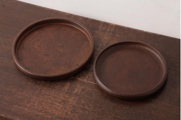 和製アンティーク　ケヤキ材　古い味わいのある刳り貫き盆・大小セット(丸盆)