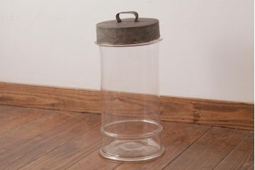 アンティーク雑貨　昭和レトロ　昔懐かしい雰囲気を演出する丸型ガラスビン(ガラス瓶、キャニスター)