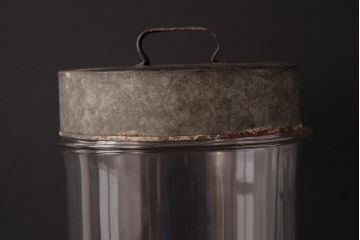 アンティーク雑貨　昭和レトロ　昔懐かしい雰囲気を演出する丸型ガラスビン(ガラス瓶、キャニスター)