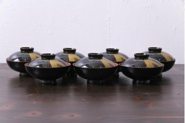 和製アンティーク　漆塗り　鶴と松の金蒔絵が品のある木製お椀7客セット(漆器)