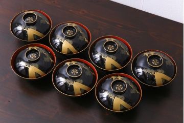 和製アンティーク　漆塗り　鶴と松の金蒔絵が品のある木製お椀7客セット(漆器)