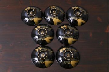 和製アンティーク　漆塗り　鶴と松の金蒔絵が品のある木製お椀7客セット(漆器)